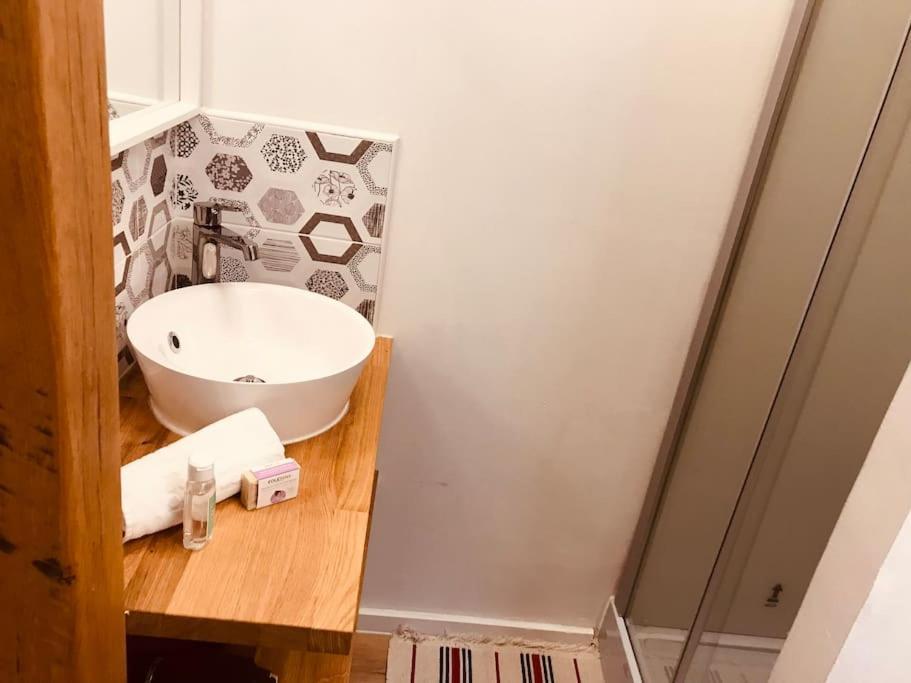 Ferienwohnung Le Pastore Avec Terrasse Dijon Exterior foto